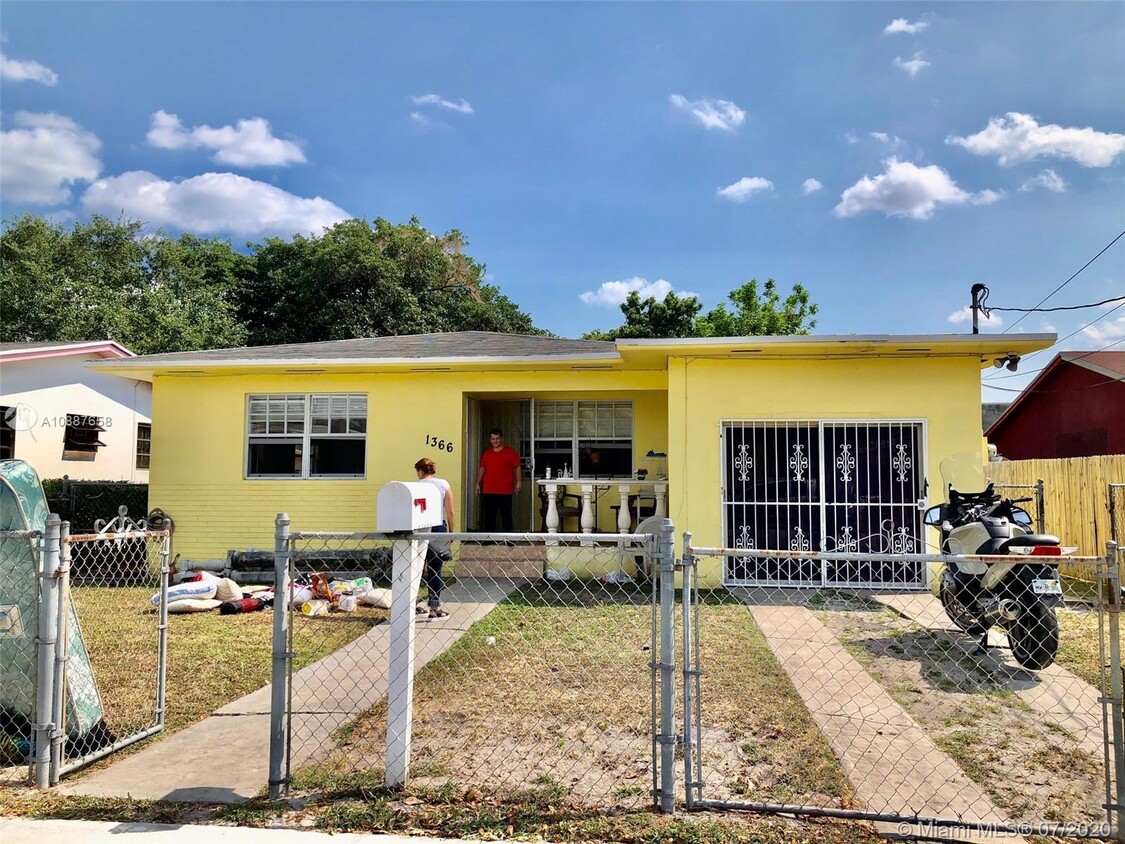 Primary Photo - 1366 NW 75th St
