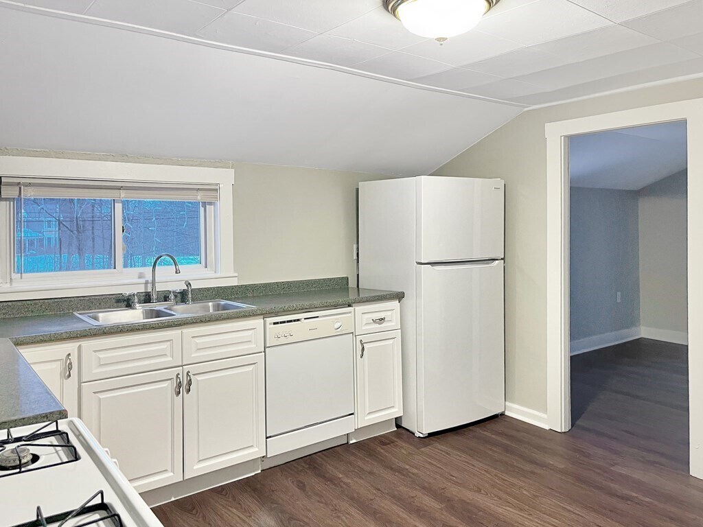 6269 Townsend St Unit 64, Pepperell, MA 01463 Room for Rent in