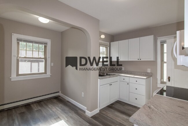 Building Photo - 103 12th Ave NW-Kutzky Park 3 bedroom!
