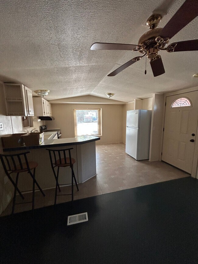 Foto del edificio - 703 Driftwood Ln