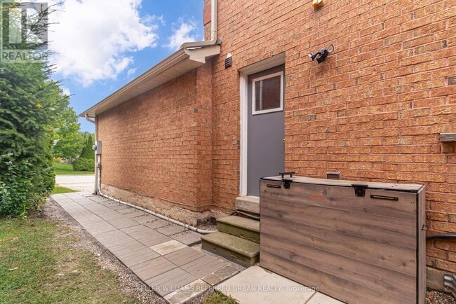 Building Photo - 1142 Jonathan Dr