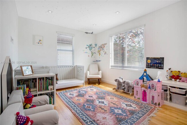 Building Photo - Southwest 20th Road, Miami, FL 33129 - 3 BR 2.5 BA single-family home