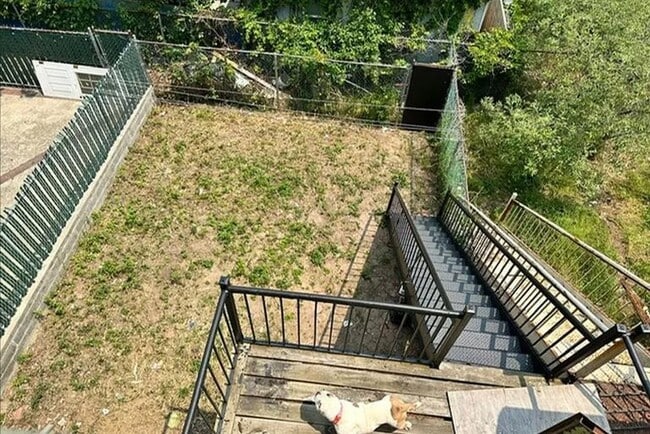Building Photo - FAR ROCKAWAY~NEWLY RENOVATED~BACKYARD~STEP...