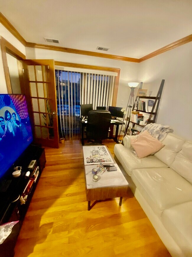 Foto del edificio - 512 W Barry Ave