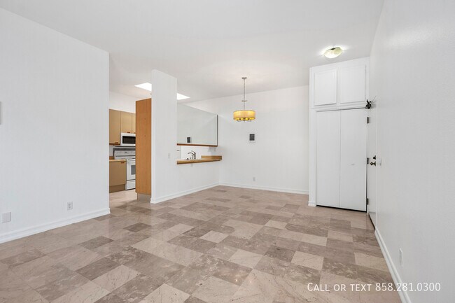 Foto del edificio - 8324 Regents Rd