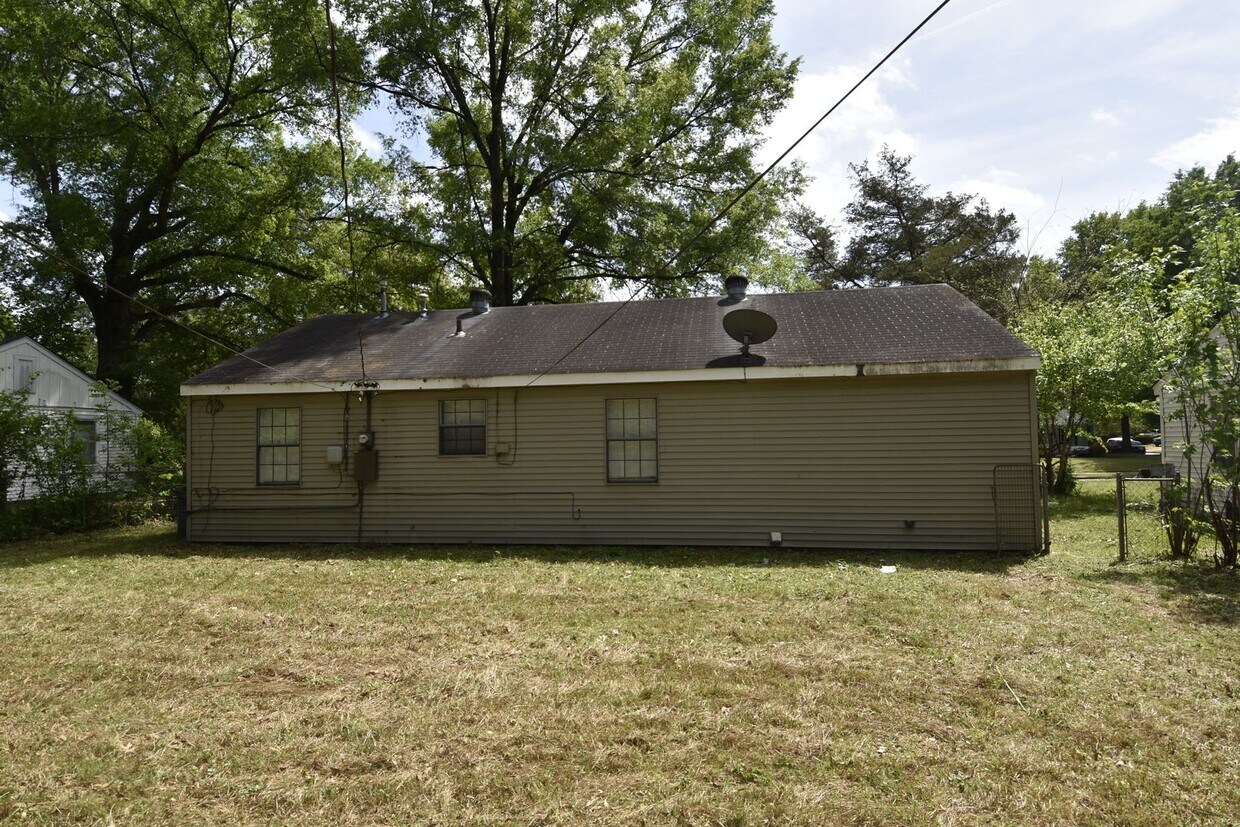 Foto del edificio - Charming 2-Bedroom Home in Berclair - A Must See!