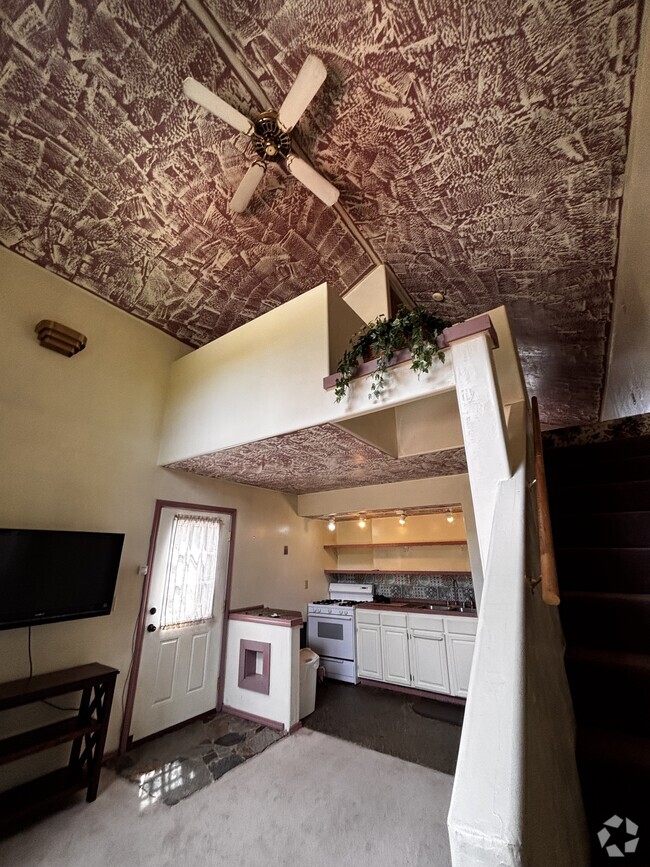 Loft Style Cottage - 3951 Stevensville River Rd