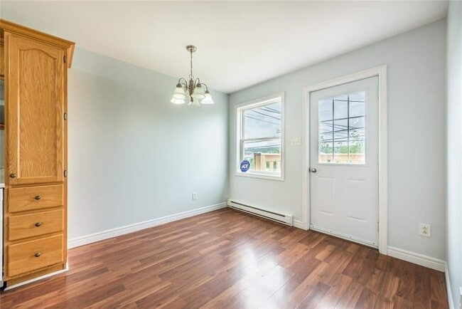 Building Photo - 12 Meeker Pl