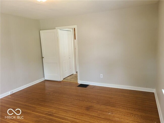 Foto del edificio - 5838 Rosslyn Ave