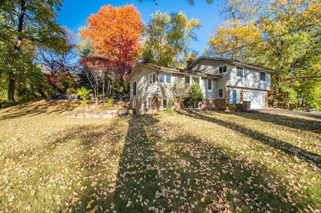 Foto del edificio - Lake Minnetonka 3-Bedroom Modernized Home ...