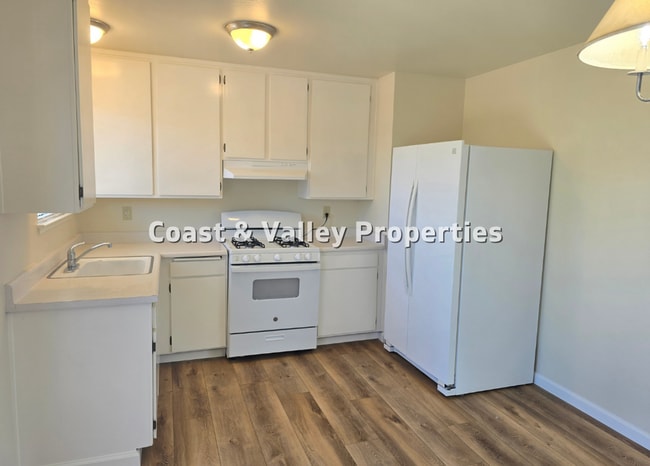 Building Photo - Seaside Home for RENT!!!