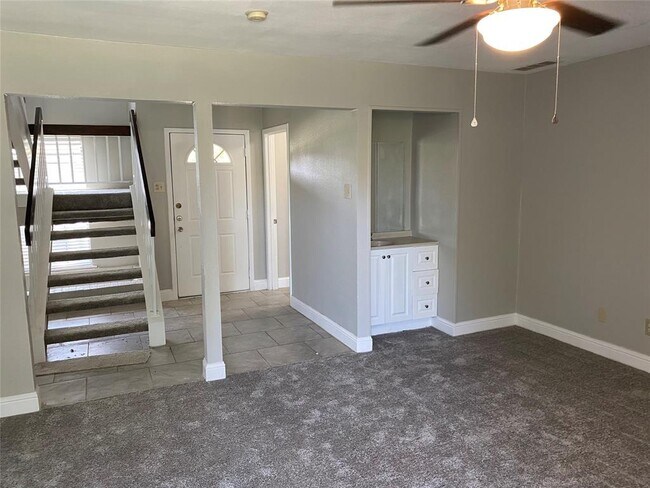 Building Photo - 2623 Summertree Dr
