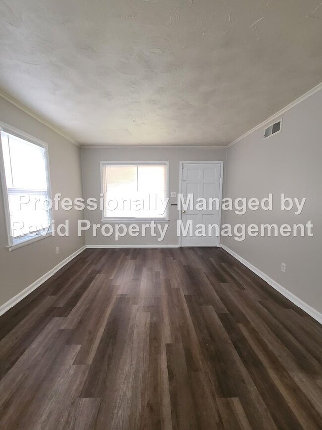 Foto del edificio - 744 Lester St