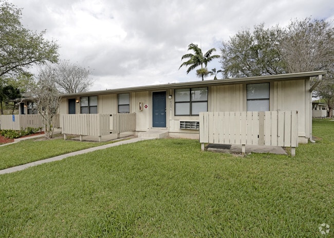 Building Photo - Bel Aire