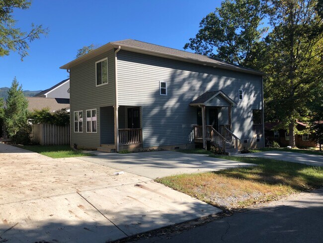 Building Photo - 119 2nd St