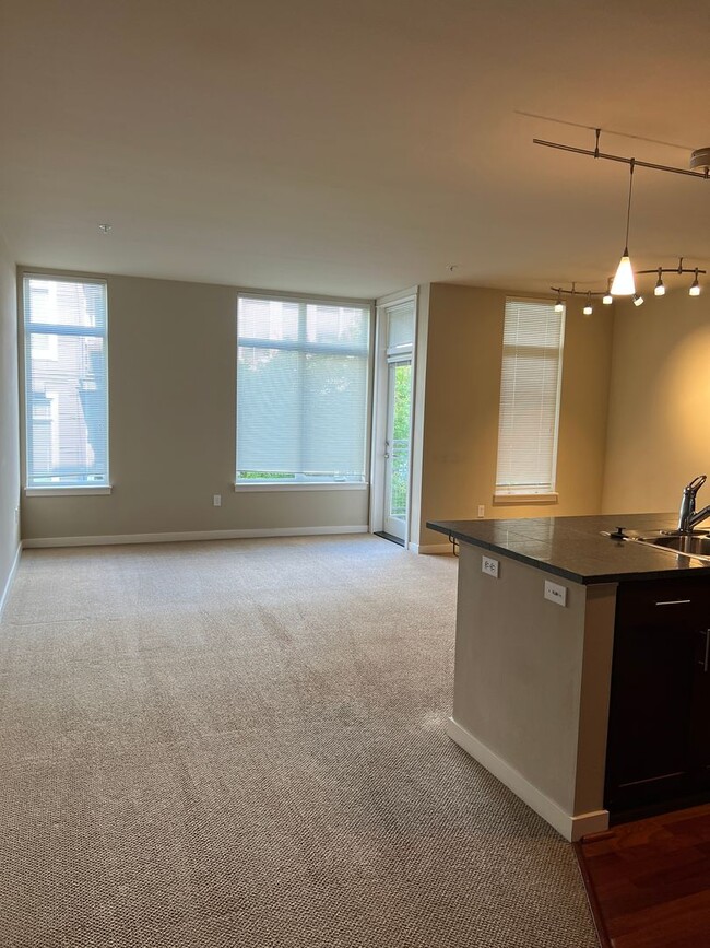 Building Photo - Bainbridge Island Condo