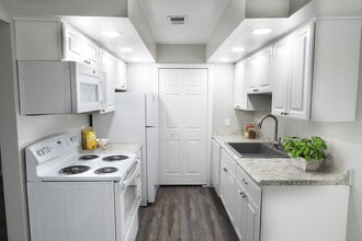 Building Photo - Lake View Shores Apartments