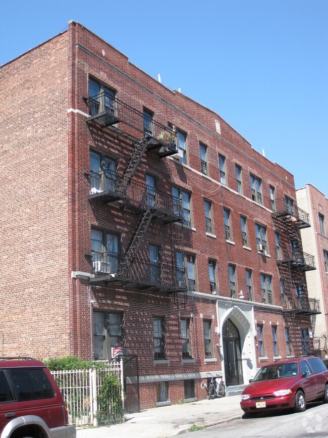 Building Photo - 242 E 28th St
