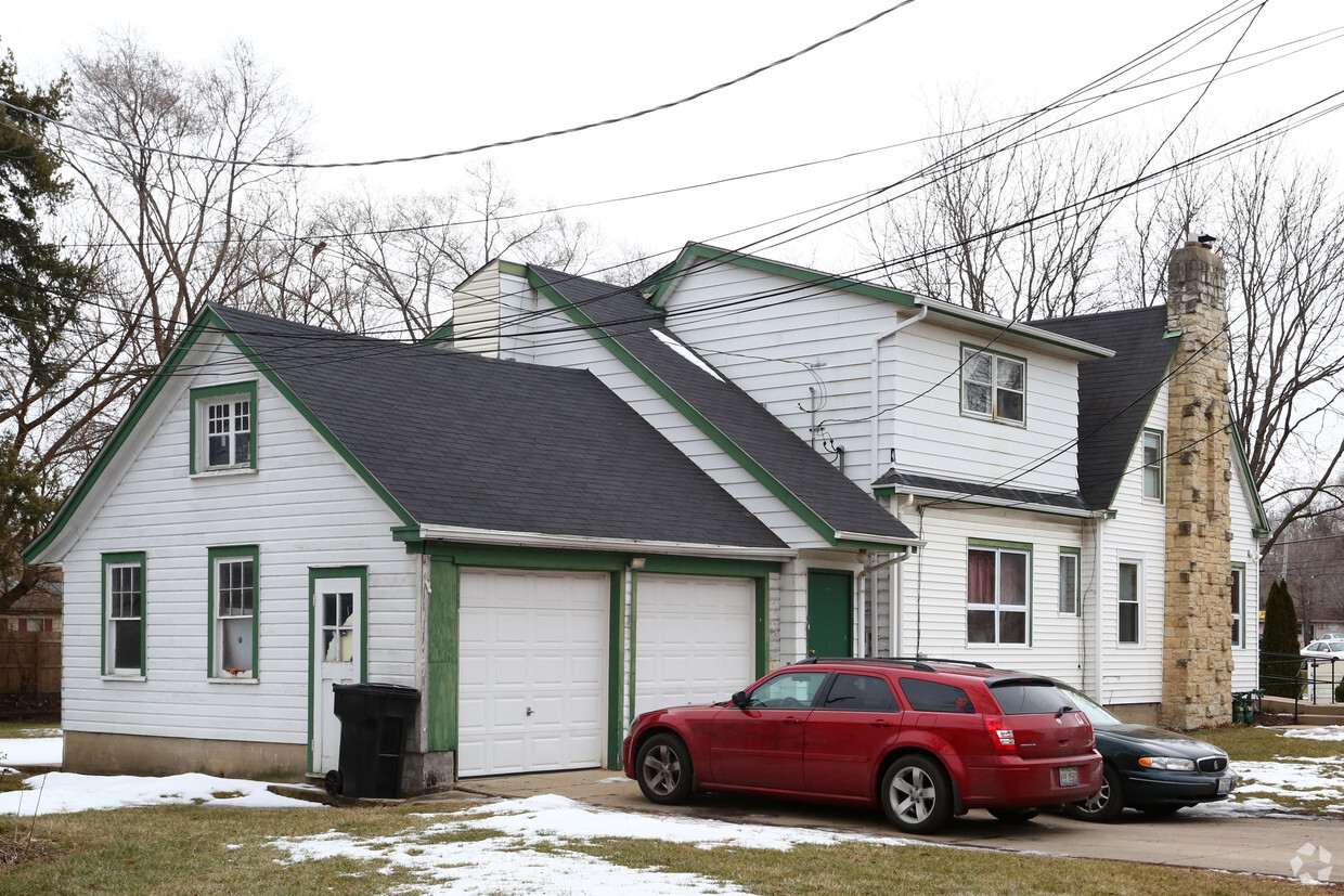 Building Photo - Old Oaks Estates