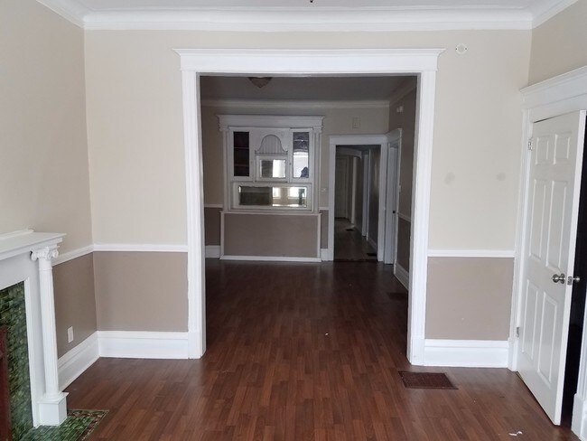 Building Photo - 7122 S Ingleside Ave