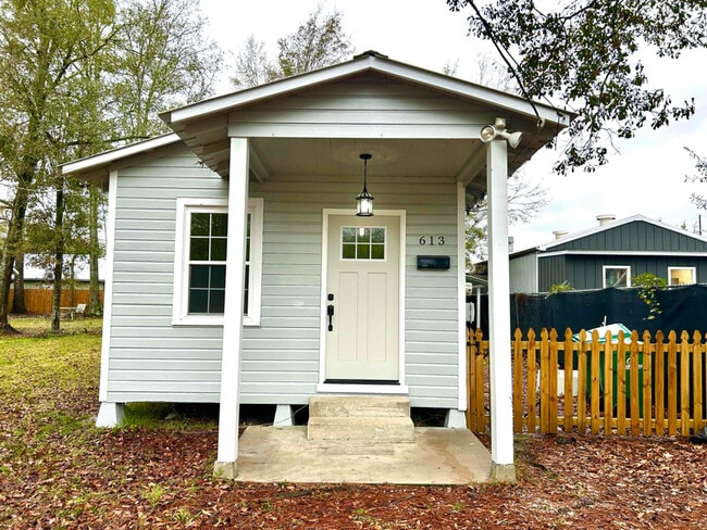 Building Photo - 613 N Jackson St