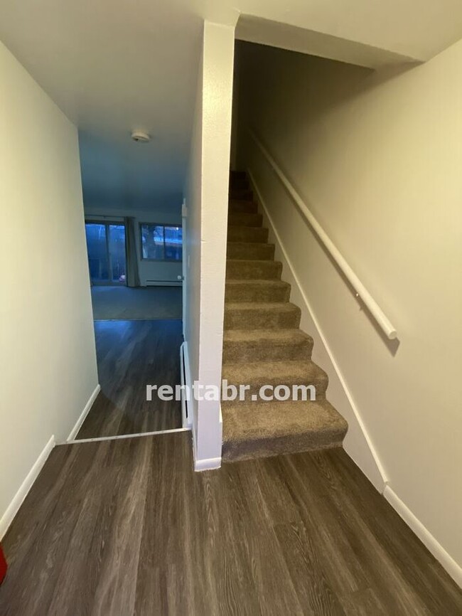 Building Photo - Remodeled Townhome IN Wheat Ridge-Availabl...