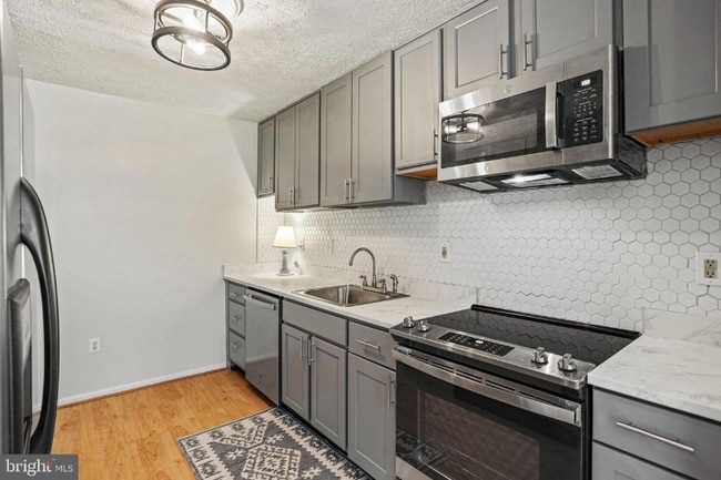 Building Photo - 16151 Brookmead Ct