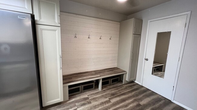 Building Photo - A spacious and well maintained (3) bed, (2.5) bath home between Campbell and Birch Lake.