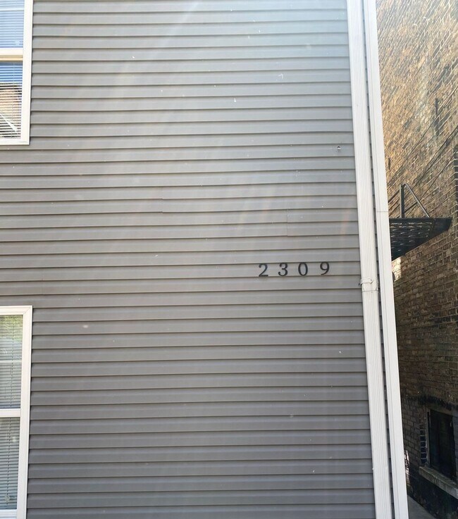 Building Photo - 2309 S Sacramento Ave