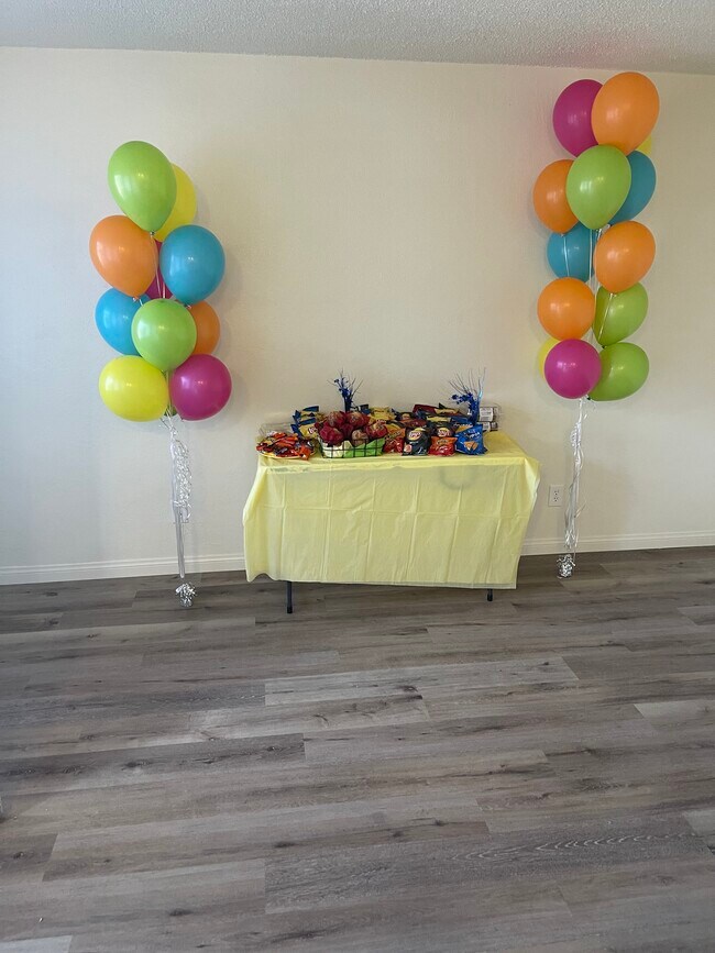 Foto del edificio - 1909 Santa Paula Dr