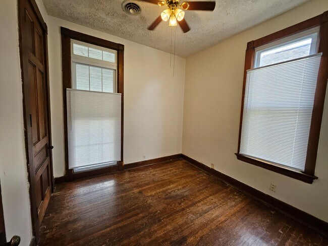 Foto del edificio - Beautiful 4 bedroom/1.5 bathroom home for ...