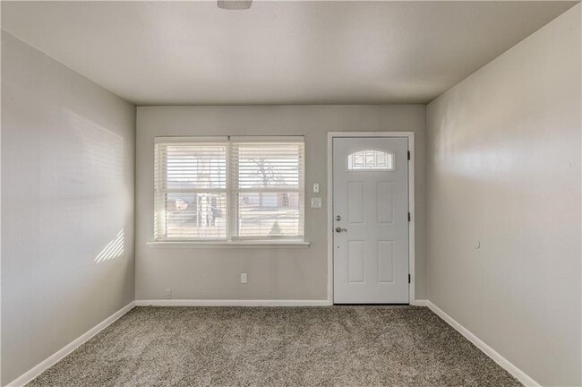 Building Photo - 3035 SE 20th St