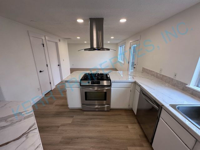 Foto del edificio - Charming 3-Bed Home with 2.5 Baths in Troutdale - Your Spacious Retreat Awaits!