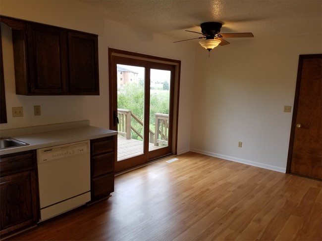 Building Photo - 1731 Brookside Dr