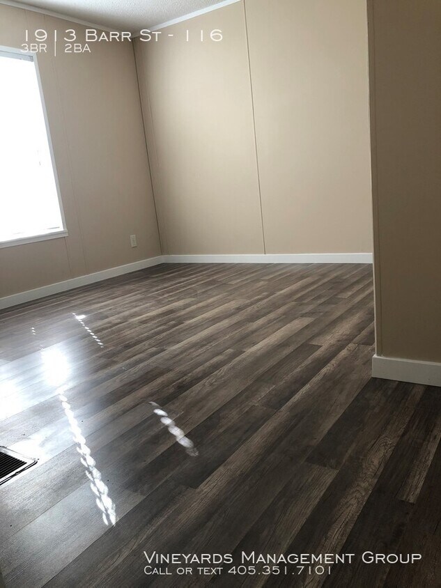 Building Photo - Now leasing