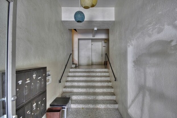 Foto del edificio - 587 Burnett Ave