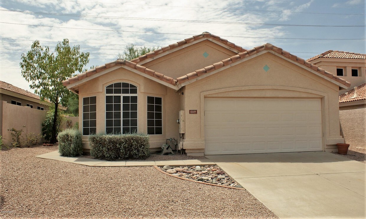 Foto principal - 6119 E Sierra Morena St