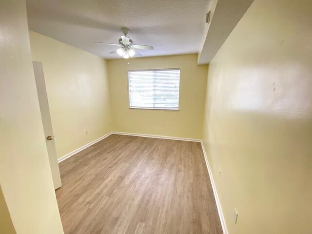 Foto del edificio - 9825 Baywinds Blvd