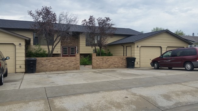 Building Photo - 631 Oakmont Rd