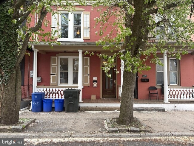 Photo - 222 W Union St Townhome