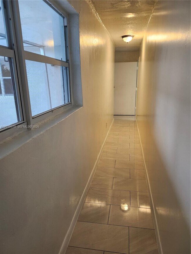Foto del edificio - 551 NE 139th St