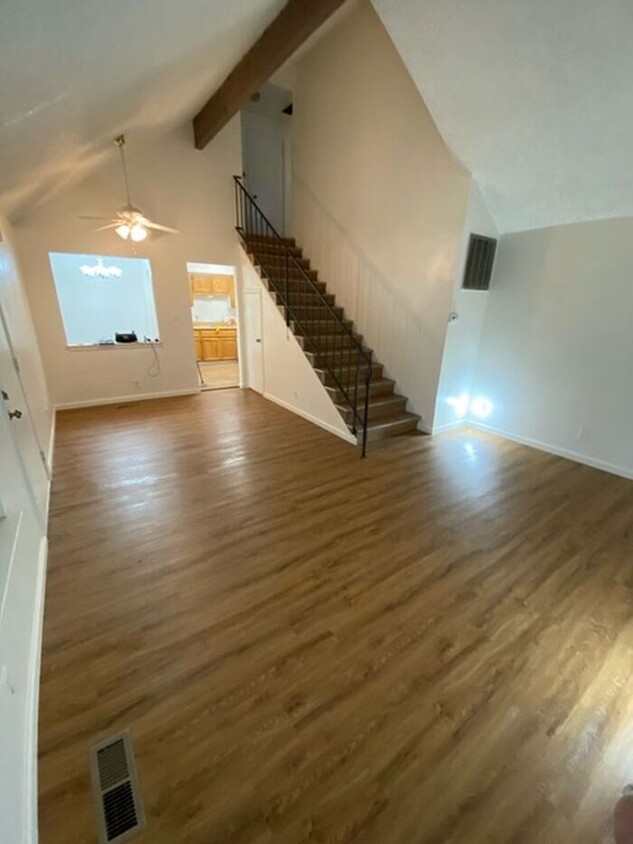 Foto principal - Spacious 3 Bedroom Townhouse in Sparks