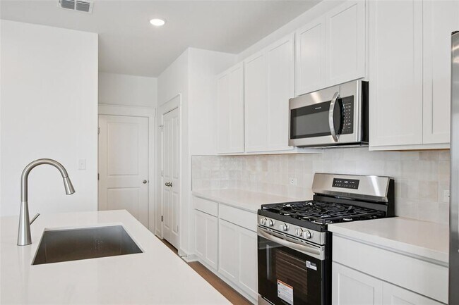 Foto del edificio - 152 Hartson Dr