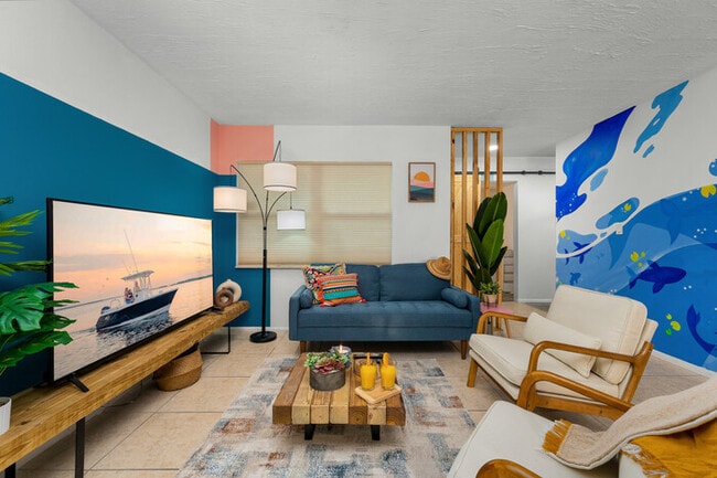 Building Photo - Clearwater Beach House - Heated Pool - Hot...