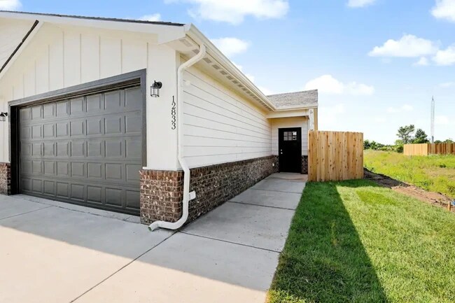 Building Photo - 12833 Red Rock