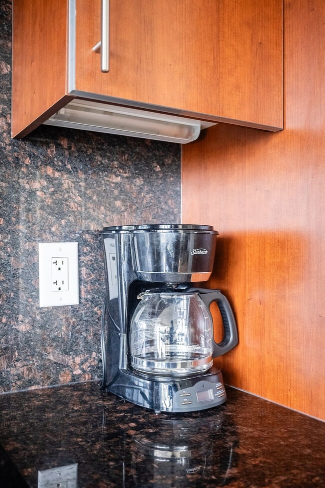 Building Photo - 2 Anndale Dr