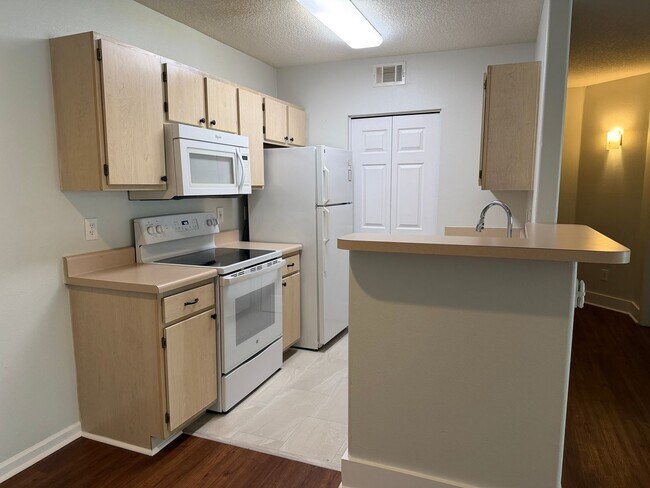 Foto del edificio - Updated Apartment in Plantation Point