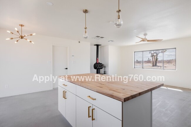 Building Photo - Modern Comfort in Scenic Landers