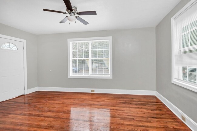 Foto del edificio - Fully Remodeled 3-Bedroom Cottage with Country Charm Minutes from Downtown Columbia