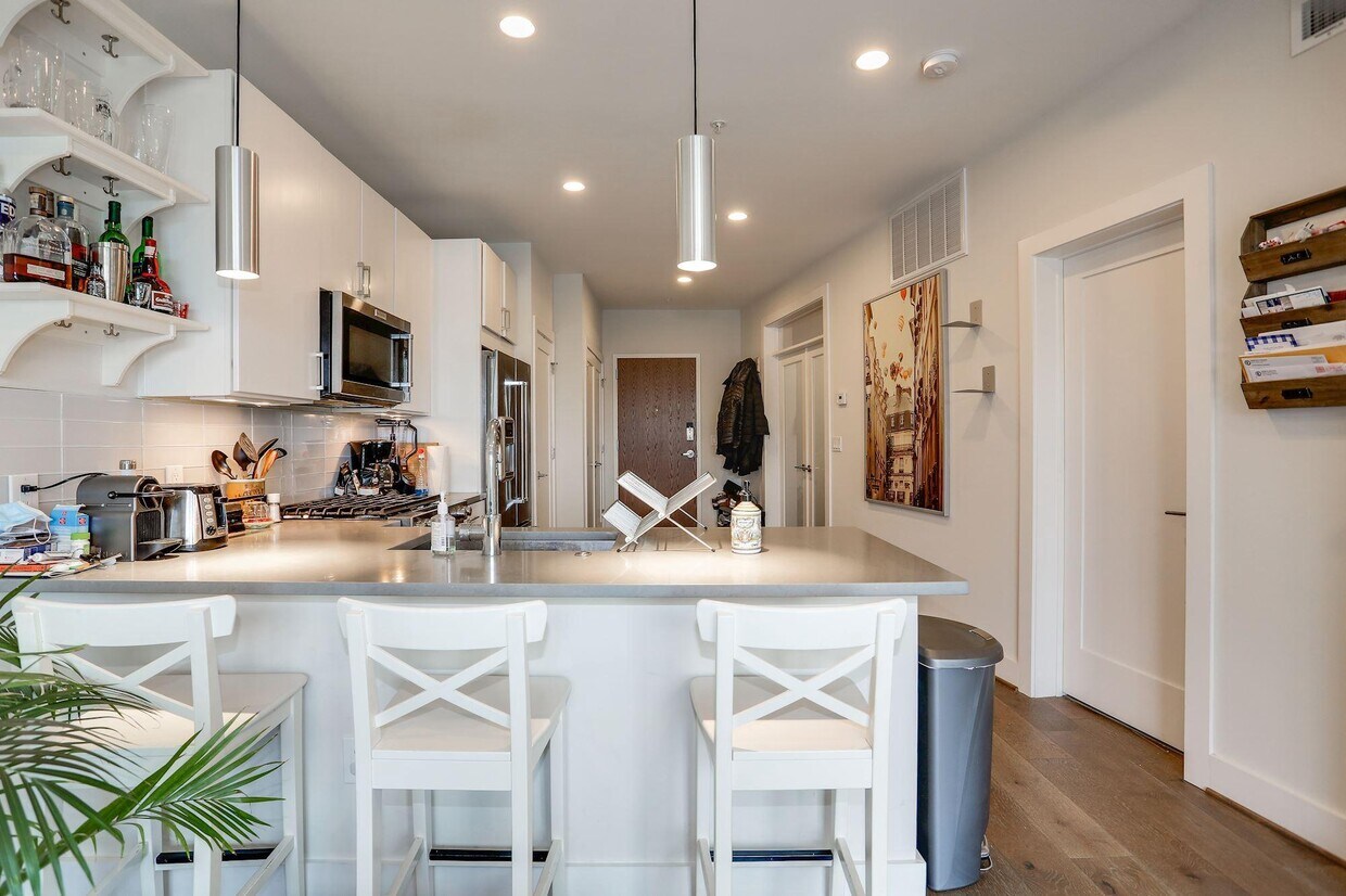 Foto principal - 2337 Champlain St NW